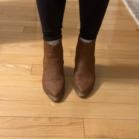 Tan western style boots size 7 - Picture 3 of 4